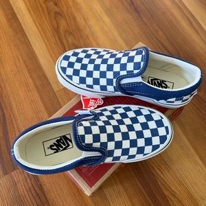 Vans boys slip on sneakers (NWT)